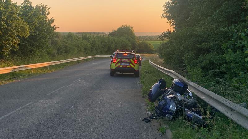 L’accident s’est produit à la limite entre Wimille et Wacquinghen, sur la route départementale qui longe l’A16.