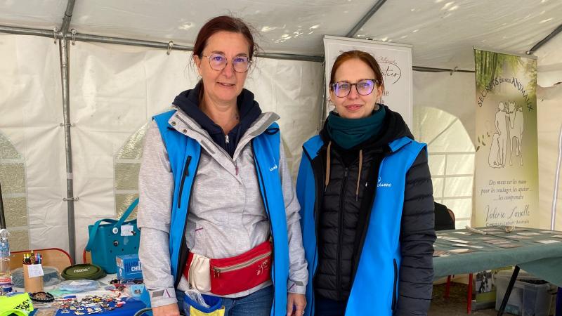 Christine Berkrouber (à droite) est bénévole pour Handi’Chiens depuis six ans.