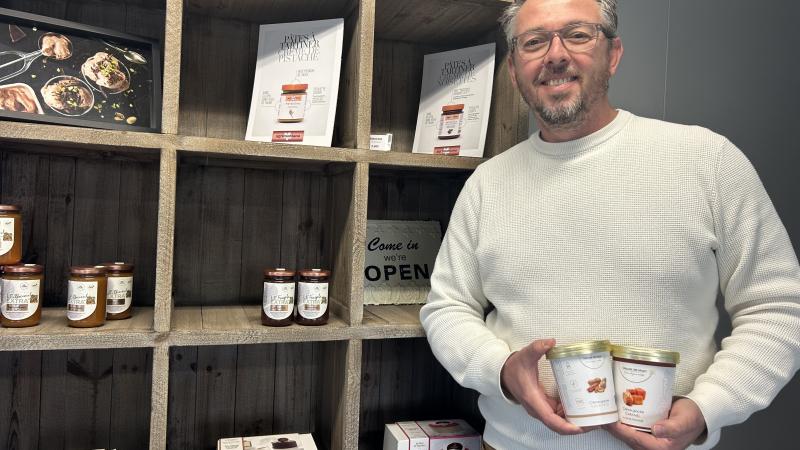 C’est Marc Osselez qui pense et crée tous les parfums de glaces.