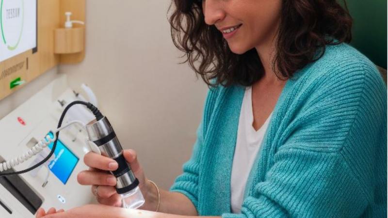 Le cancer de la peau, à l’instar des carcinomes, figure parmi les cancers les plus fréquents. L’exposition solaire (y compris dans le Nord et en hiver !) et les coups de soleil favorisent très significativement leur apparition.