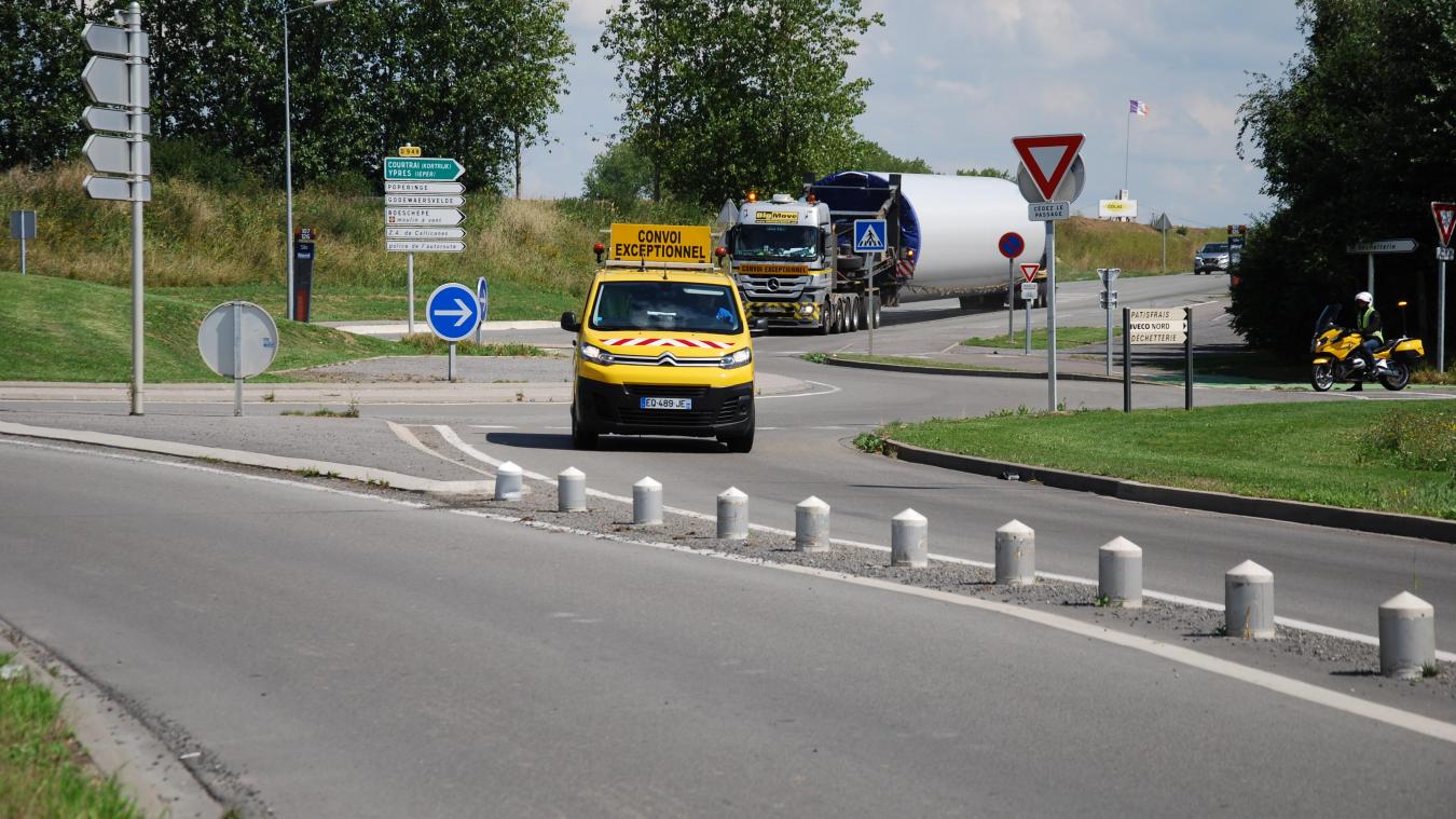 steenvoorde le passage de convois exceptionnels perturbe la circulation photos et video