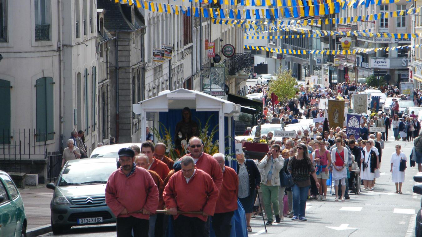Cet aprèsmidi, la Grande Procession à BoulognesurMer Cet aprèsmidi, la Grande Procession à BoulognesurMer