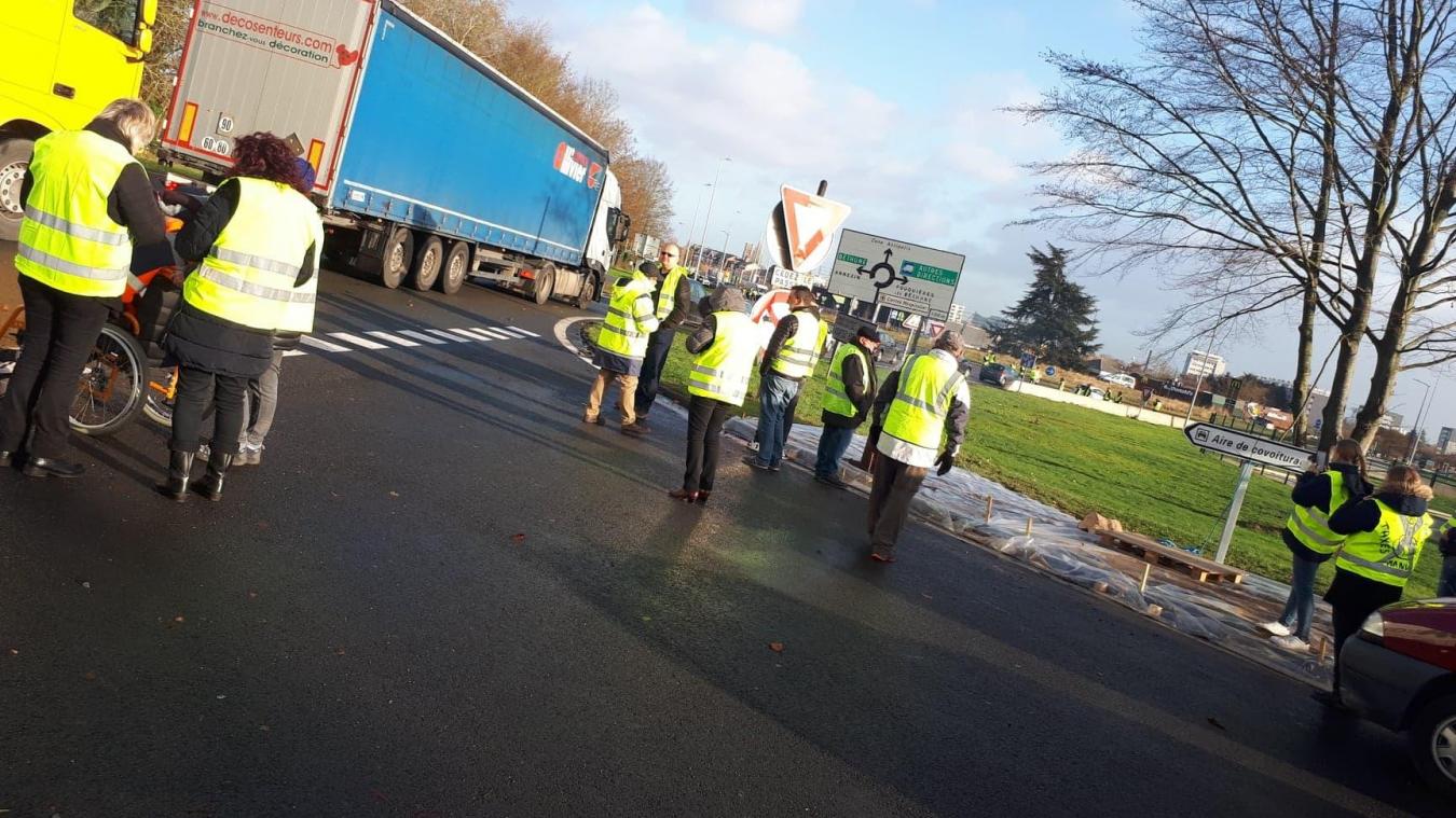 Béthune Gilets Jaunes Gros Barrage Filtrant Au Péage De L