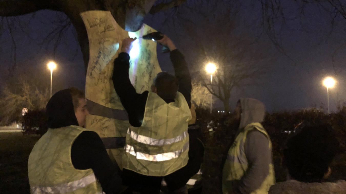 Les Gilets Jaunes De Retour Au Rond Point De Roquette