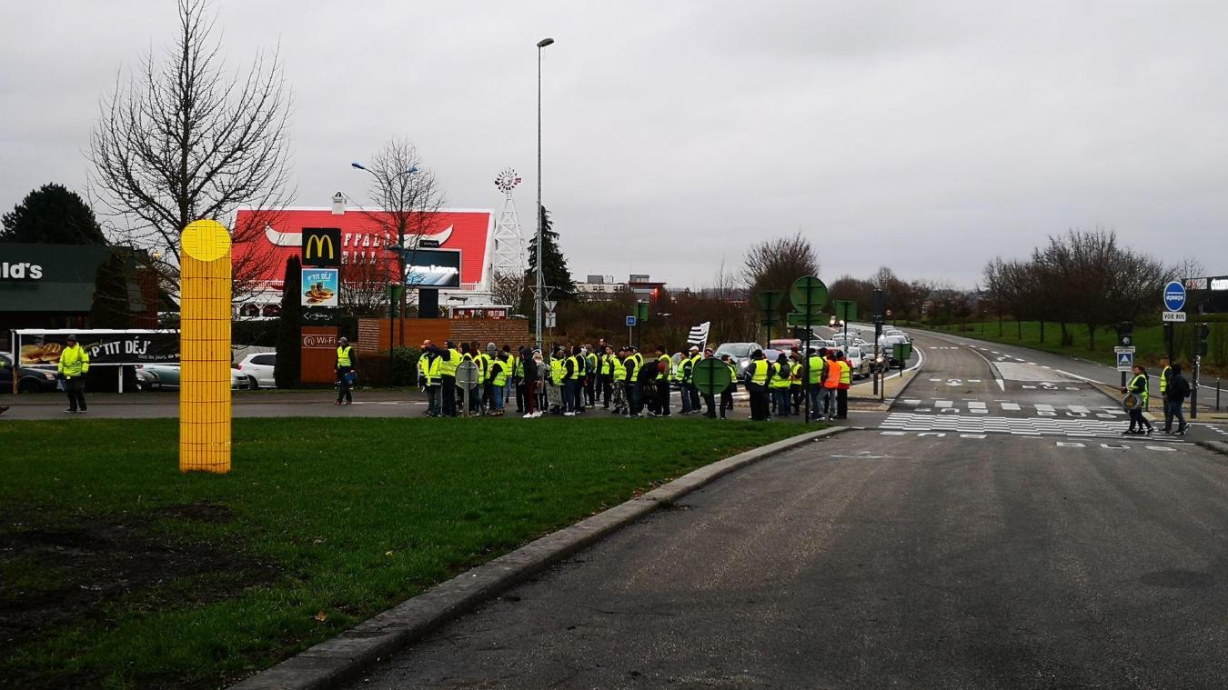 Bruay La Buissière Les Gilets Jaunes Bloquent Le Rond Point