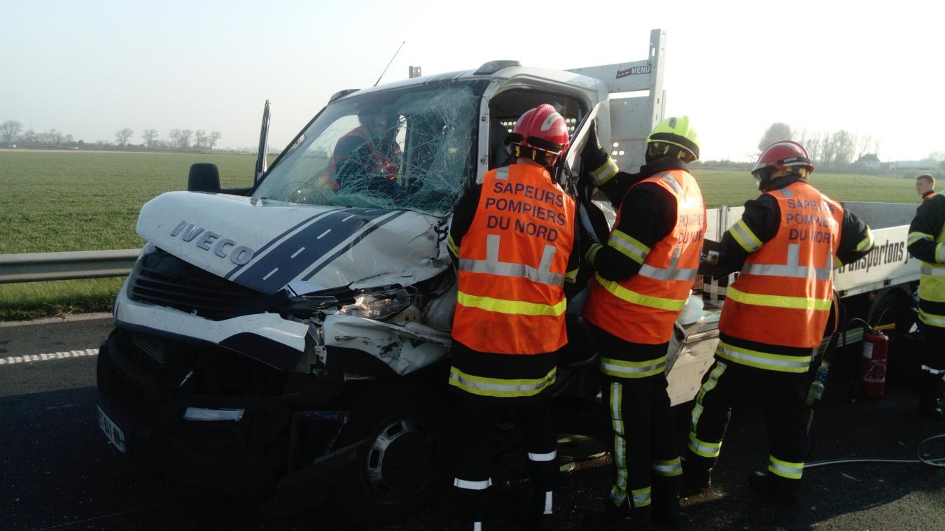 L A16 Bloquee Apres Un Accident Entre Deux Camions Video
