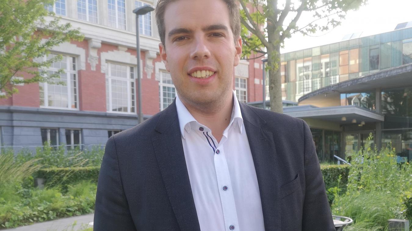 Mettre Les Etiquettes Politiques De Cote