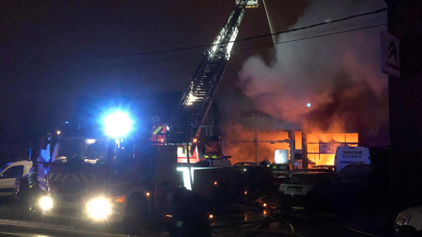 Barlin Le Garage Citroen Ravage Par Les Flammes Video