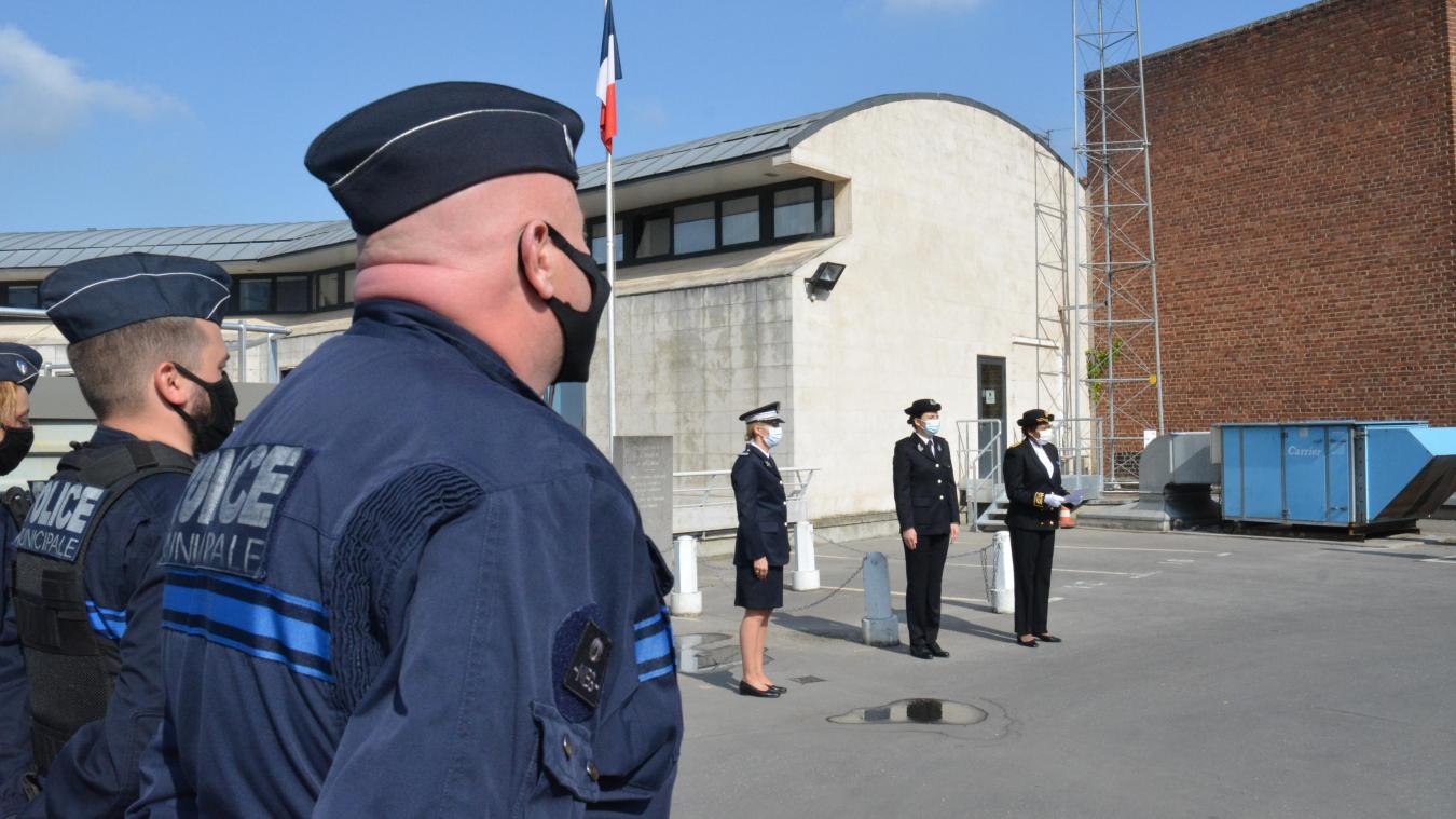 Béthune police, secours et élus rendent hommage à Stéphanie, tuée à