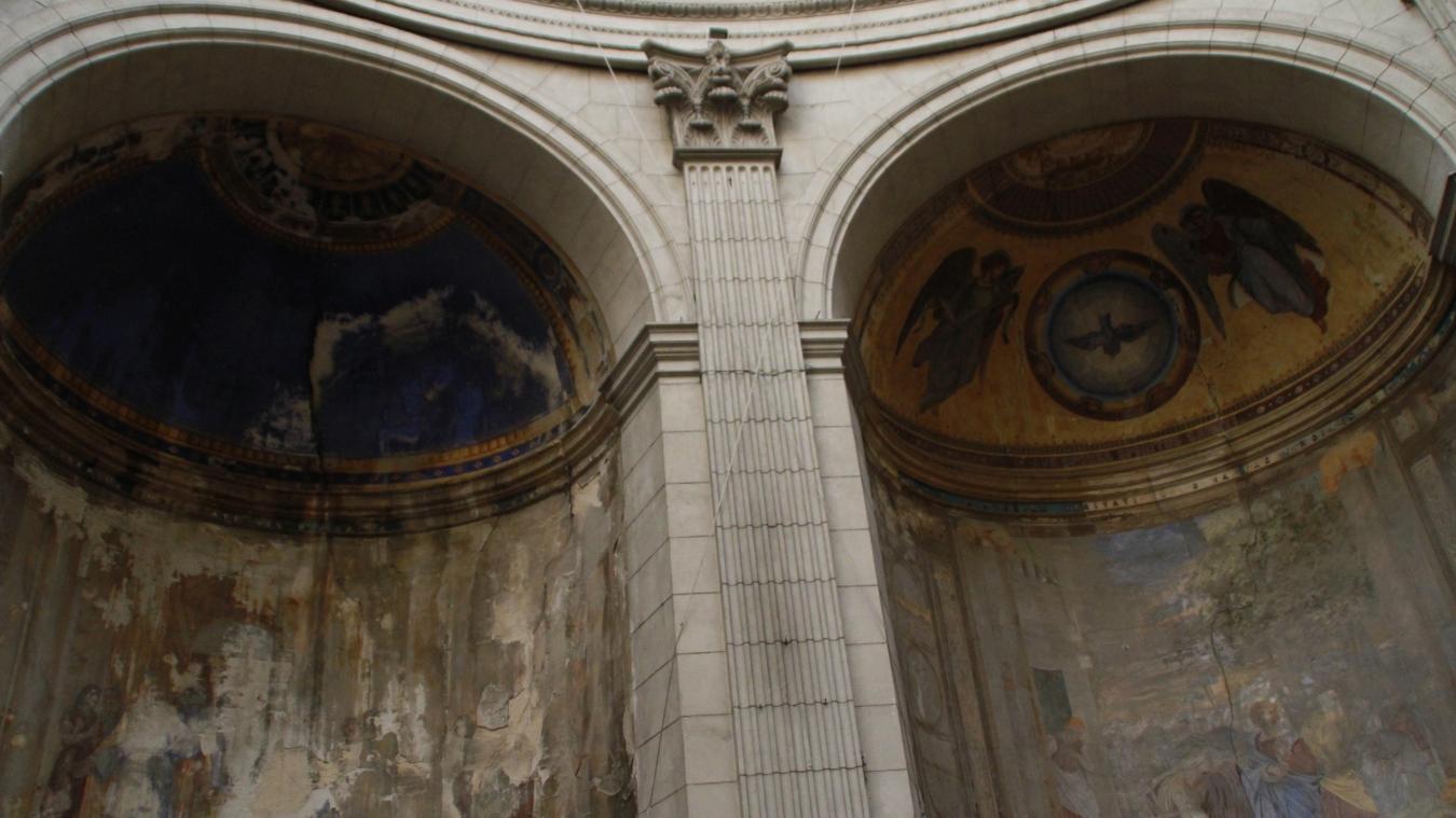 Plusieurs fresques de la cathédrale sont endommagées.