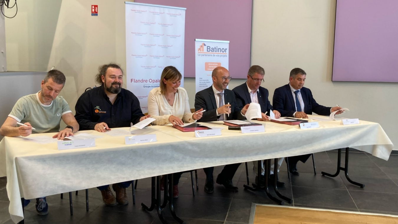Signature de la convention par les différentes parties du partenariat.