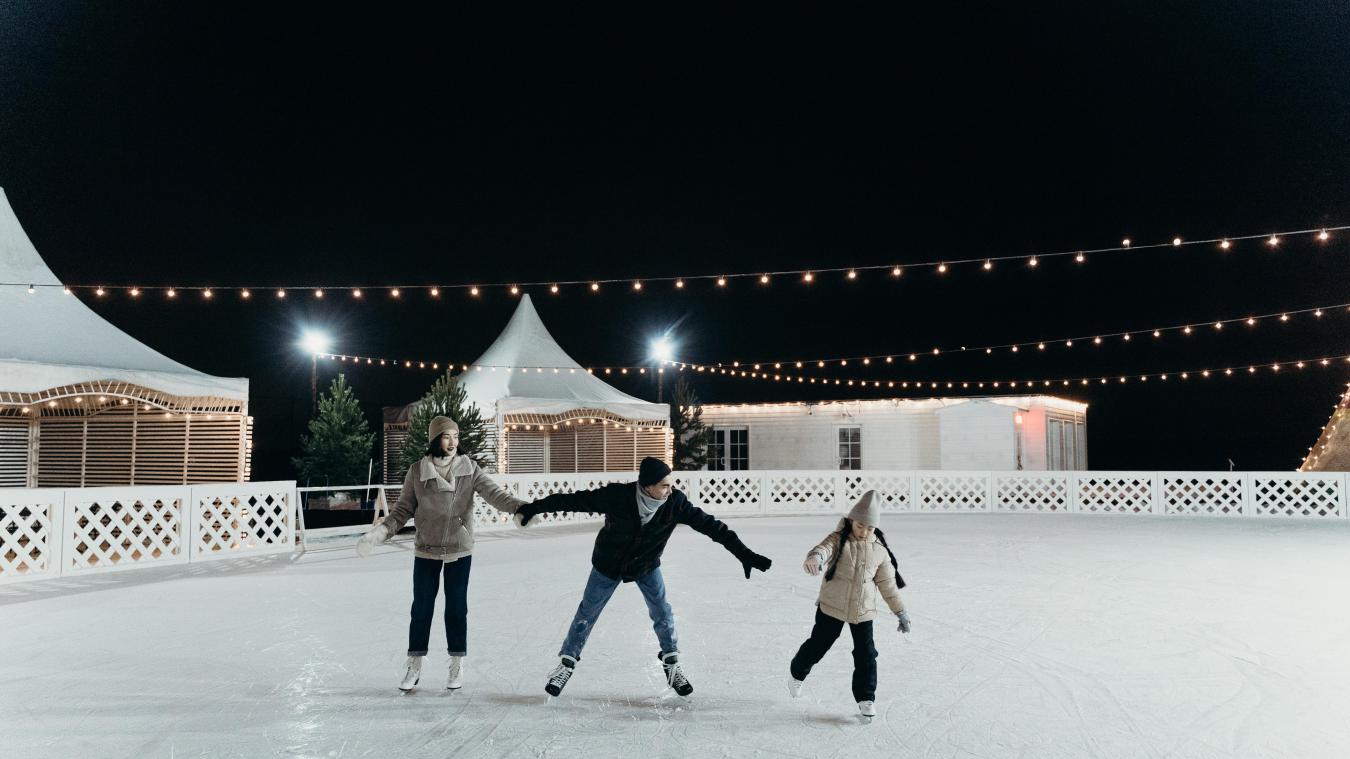 Plusieurs patinoires sont ouvertes après le 25 décembre : celle de Calais, d’Hazebrouck... Photo : CottonBro Studio sur Pexels.