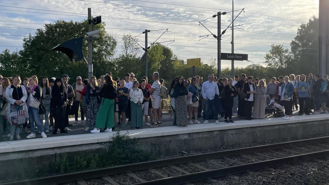 SaintOmer du monde sur les quais pour aller à la braderie de Lille L'Indépendant du Pasde