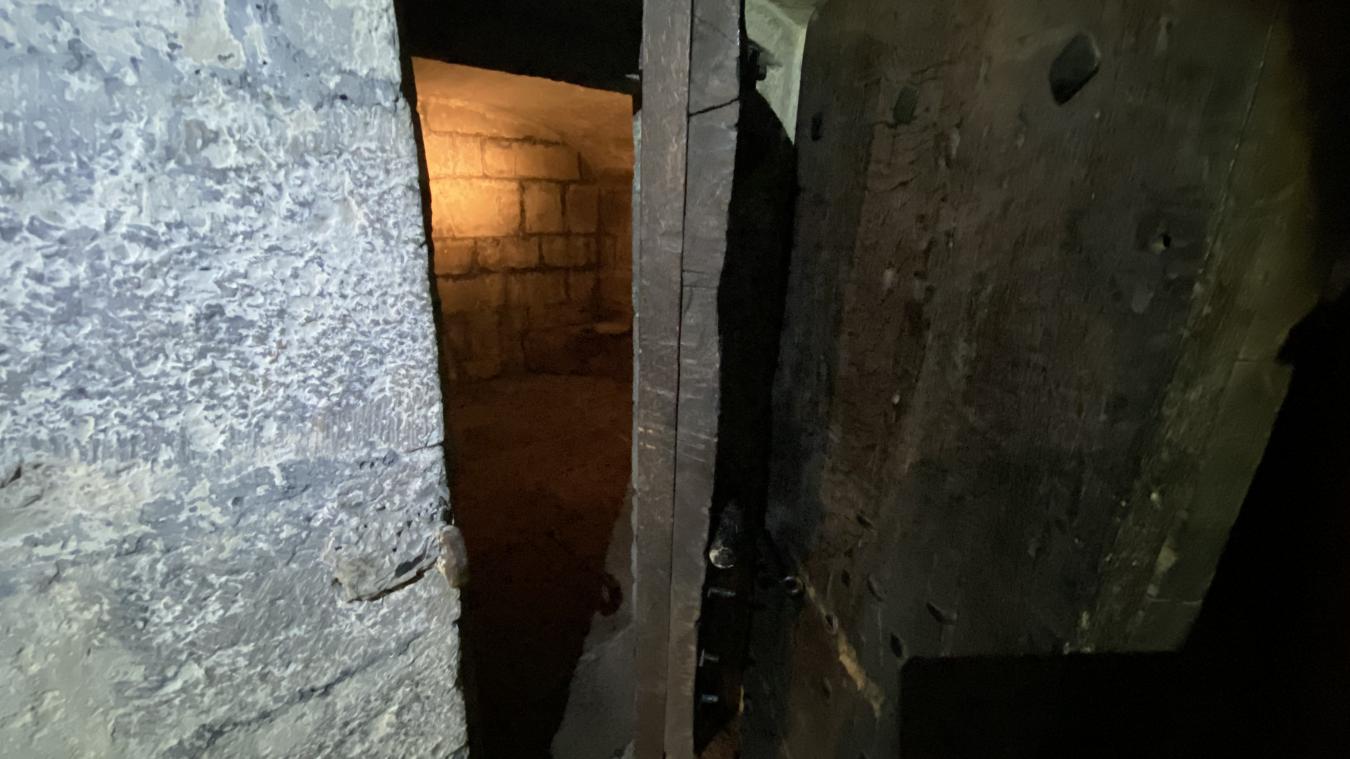 Les cachots du sous-sol disposaient d’une double porte...