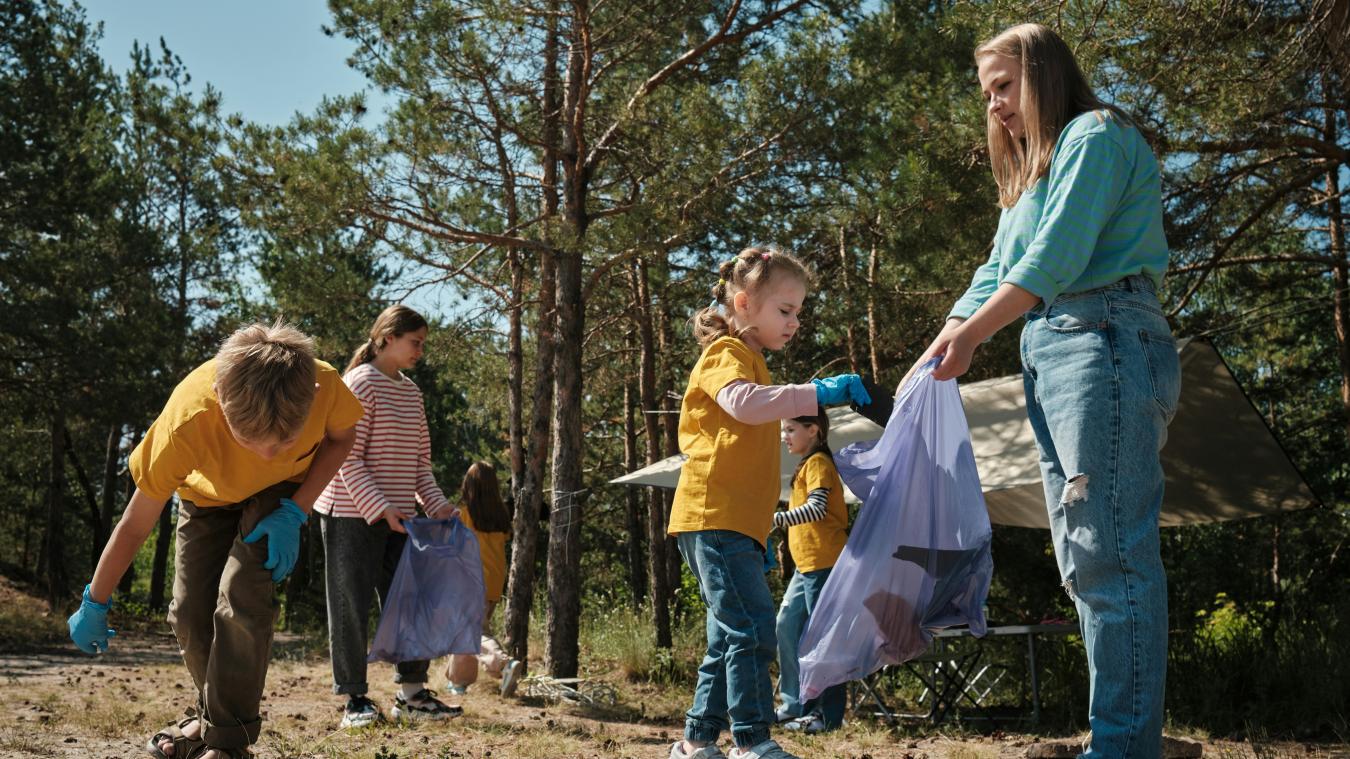 Seul, en famille ou entre amis, petits et grands peuvent participer à ce grand nettoyage de la planète !