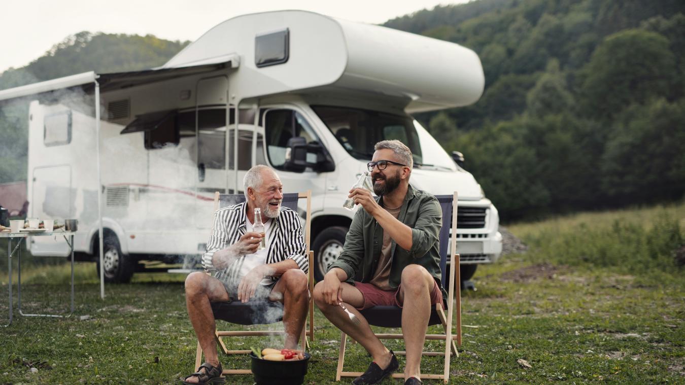 Les retraités sont de plus en plus nombreux à sauter le pas et à profiter de vacances en camping-car !