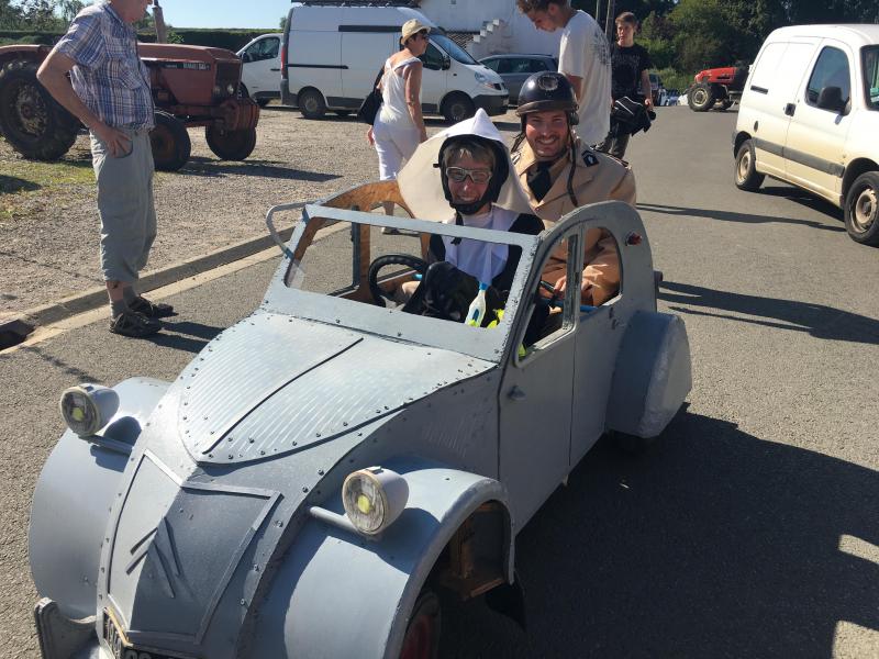 Enquin Sur Baillons Soleil Et Amusement Pour La Course De Caisses A Savon