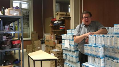 Jean-Paul Cotte, président de la Croix Rouge d’Hazebrouck, et les bénévoles se démènent pour récolter des provisions.