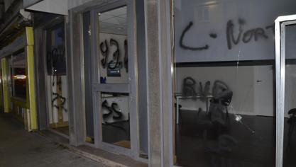 Dans le Boulonnais, une permanence d'élu et une mairie taguées contre le 49.3