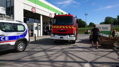 Verquin : la cour de Leroy Merlin évacuée pour un incendie de voiture