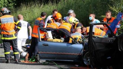 Fresnicourt-le-Dolmen: un choc frontal fait un blessé grave et deux blessées légères