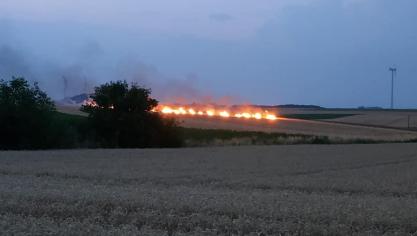 Rocquigny: un feu de presse se propage sur deux champs de récolte