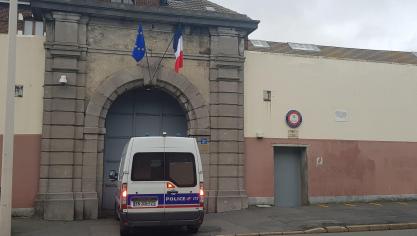 Béthune: un syndicat dénonce le maintien des parloirs en prison