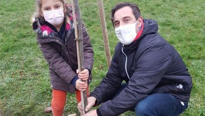 Haisnes : les écoliers ont planté un arbre à leur nom