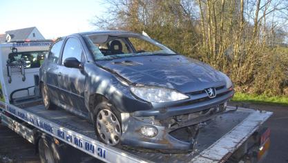 Bourthes : gelées matinales, une voiture sur le toit