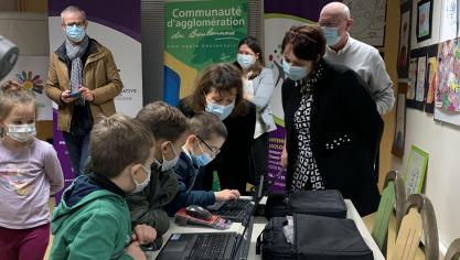 Trente ordinateurs pour des familles du Boulonnais en difficulté