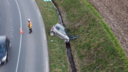 Pernes : une voiture au fossé sur la D70