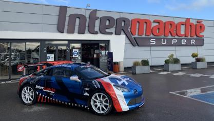 Cucq : l'Alpine A110 de François Delecour en exposition à Intermarché avant le Rallye du Touquet