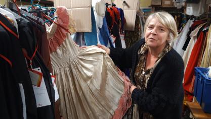 Annie Bak des Baladins du Groenberg imagine ce défilé de mode depuis 3-4 ans. «Le plus difficile a été de choisir les costumes» parmi la multitude de tenues confectionnées ou achetées durant près de 20 ans.