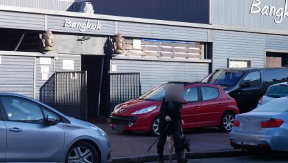 Les maîtres-chiens ont interpellé les riverains, suspectant une opération de police.