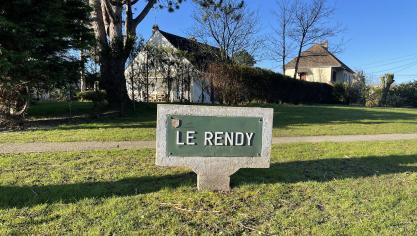 Les deux terrains sont situés dans le quartier du Rendy