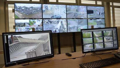 En zoomant sur les plaques d’immatriculation, il serait possible de verbaliser les contrevenants.