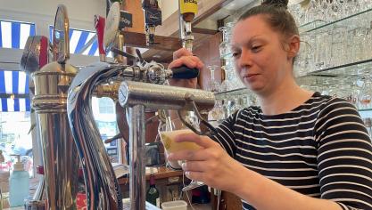 La restauration reste le premier secteur qui recrute selon l’enquête sur les besoins en main d’œuvre 2023, avec une amplification des projets de recrutement de 8,3 %, couplée à l’hébergement.