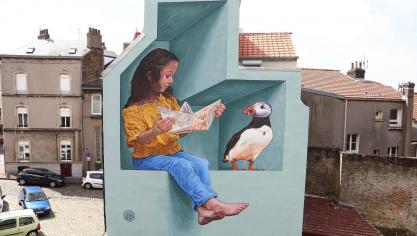 Cette fresque, représentant plusieurs morceaux d’Histoire, se trouve aux abords de la Place de Picardie.