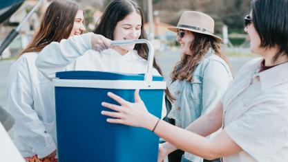 Les «touristes frigobox» sontdes vacanciers qui se rendent sur la côte flamande avec une glacière pleine de nourriture et de boissons pour ne pas consommer sur place...