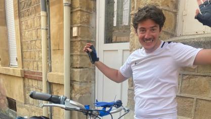 Maxime aura mis 4 jours pour faire les plus de 300 kilomètres de route à vélo.