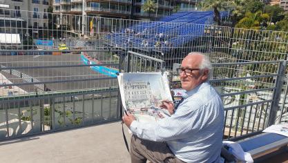 Joël Blanc en train de peindre au Grand Prix de l’automobile à Monaco.