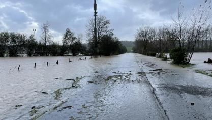 La rue du stade est impraticable.