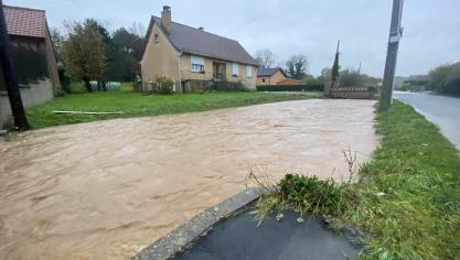 Les fossés débordent de manière importante.