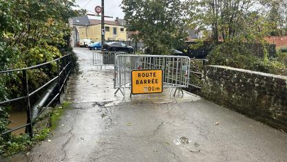 Le pont de la ruelle de l’Église, à Wormhout, est fermé à la circulation des véhicules depuis ce dimanche 12 novembre.