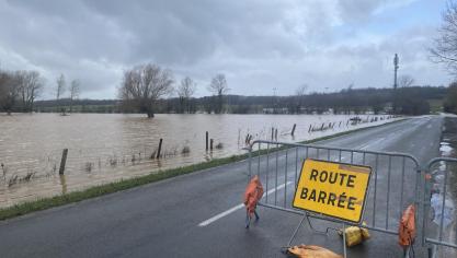 Les cours d’eau sont pour la plupart déjà saturés et réactifs. De plus, il existe un toujours un délai entre le moment où les pluies tombent et le moment où les cours d’eau réagissent, et donc le début des crues