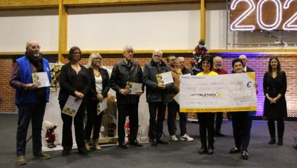 Un beau chèque de remis, pour une belle cause.