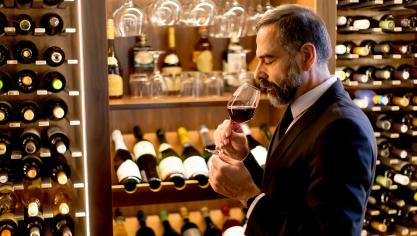 Le salon des vignerons et des terroirs est l’occasion de goûter de grands vins avant de les acheter.