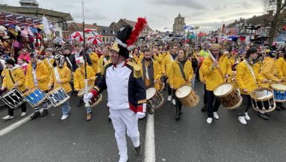 Le sourire et la fierté de Chikon 1er, tambour-major de Wormhout.