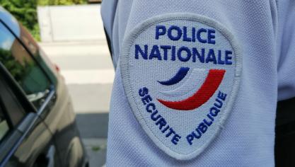 Un des individus était défavorablement connu des services de police.