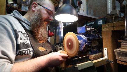 Il faut entre un et trois jours à Cédric Lefebvre pour fabriquer une pipe.